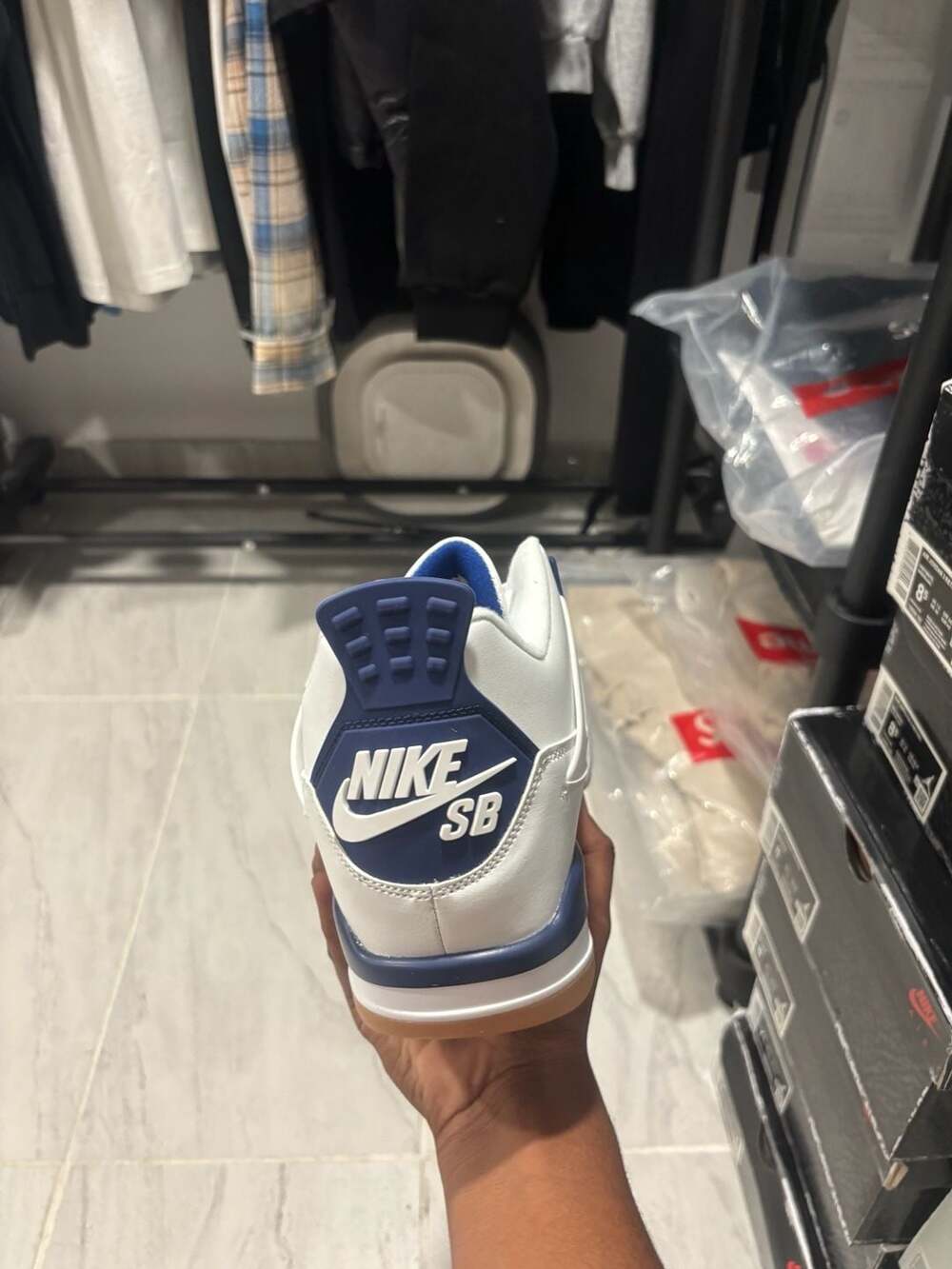 Nike SB x Air Jordan 4 Retro SP White Navy - Picture 3 of 4